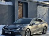 Toyota Camry 2023 года за 19 500 000 тг. в Актобе