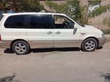 Kia Carnival 2003 года за 2 000 000 тг. в Шымкент – фото 3
