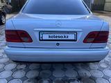 Mercedes-Benz E 240 1998 года за 3 800 000 тг. в Алматы – фото 2