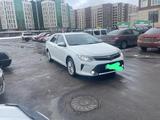 Toyota Camry 2015 года за 12 900 000 тг. в Астана – фото 2