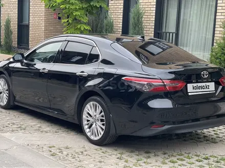 Toyota Camry 2021 года за 13 300 000 тг. в Алматы – фото 10