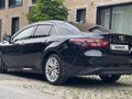 Toyota Camry 2021 года за 13 300 000 тг. в Алматы – фото 11
