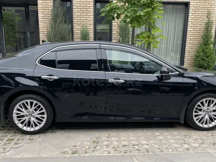 Toyota Camry 2021 года за 13 300 000 тг. в Алматы – фото 12