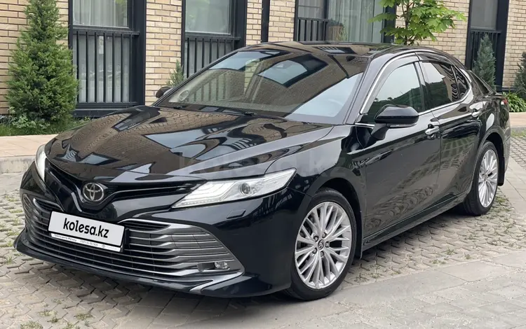 Toyota Camry 2021 года за 13 300 000 тг. в Алматы