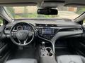 Toyota Camry 2021 года за 13 300 000 тг. в Алматы – фото 20