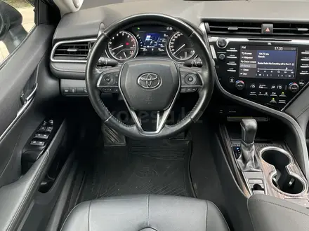 Toyota Camry 2021 года за 13 300 000 тг. в Алматы – фото 21