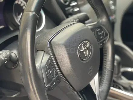 Toyota Camry 2021 года за 13 300 000 тг. в Алматы – фото 24