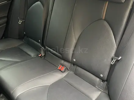 Toyota Camry 2021 года за 13 300 000 тг. в Алматы – фото 28