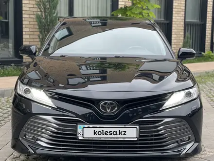 Toyota Camry 2021 года за 13 300 000 тг. в Алматы – фото 4