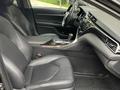Toyota Camry 2021 года за 13 300 000 тг. в Алматы – фото 31