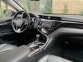 Toyota Camry 2021 года за 13 300 000 тг. в Алматы – фото 35