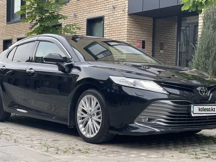 Toyota Camry 2021 года за 13 300 000 тг. в Алматы – фото 3