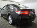 Toyota Camry 2020 года за 13 900 000 тг. в Алматы – фото 2