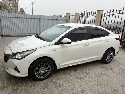 Hyundai Accent 2021 года за 6 890 000 тг. в Караганда