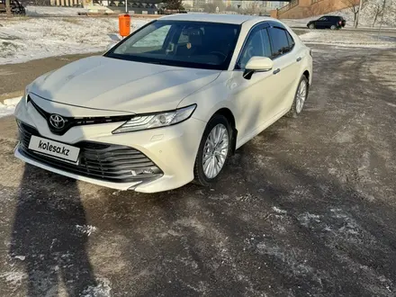 Toyota Camry 2020 года за 14 900 000 тг. в Астана – фото 2