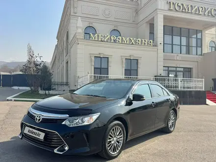 Toyota Camry 2017 года за 10 000 000 тг. в Алматы – фото 2