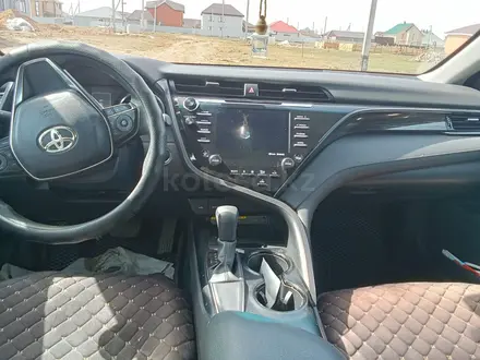 Toyota Camry 2020 года за 15 500 000 тг. в Уральск – фото 10