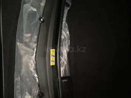 W213 дефлектор верхний двигателя за 90 000 тг. в Астана – фото 2