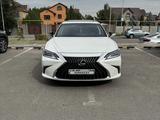 Lexus ES 250 2023 годаfor27 000 000 тг. в Алматы