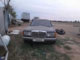 Mercedes-Benz E 240 1983 года за 1 000 000 тг. в Экибастуз – фото 2