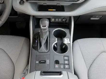 Toyota Highlander Prestige 2025 года за 23 250 000 тг. в Семей – фото 20