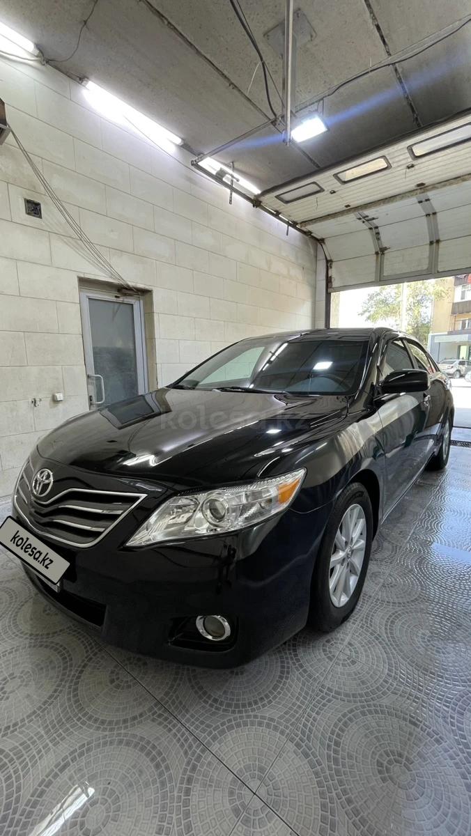 Toyota Camry 2010 г.