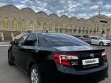 Toyota Camry 2013 года за 5 300 000 тг. в Уральск – фото 2