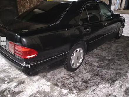 Mercedes-Benz E 280 1996 года за 2 600 000 тг. в Семей – фото 4