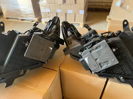 Фары передние тойота прадо оригинал за 500 000 тг. в Актау – фото 7