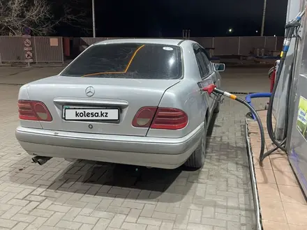 Mercedes-Benz E 240 1998 года за 2 500 000 тг. в Караганда – фото 3