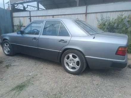 Mercedes-Benz E 230 1992 года за 2 100 000 тг. в Тараз – фото 12