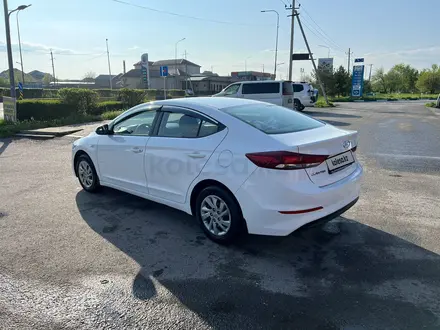 Hyundai Elantra 2017 года за 7 800 000 тг. в Шымкент – фото 3