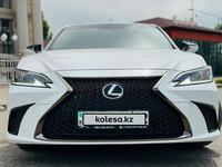 Lexus ES 250 2020 годаfor16 500 000 тг. в Алматы