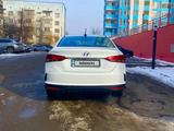 Hyundai Accent 2021 года за 6 850 000 тг. в Алматы – фото 2