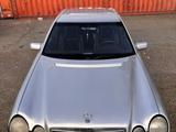 Mercedes-Benz E 200 1998 года за 3 000 000 тг. в Семей – фото 4