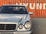 Mercedes-Benz E 200 1998 года за 3 000 000 тг. в Семей