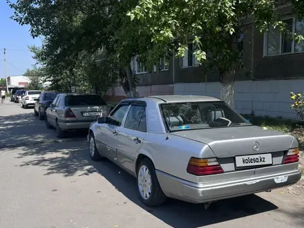 Mercedes-Benz E 220 1992 года за 1 400 000 тг. в Аксу