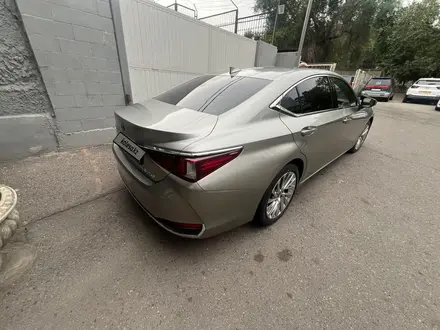 Lexus ES 250 2021 года за 24 000 000 тг. в Алматы – фото 4