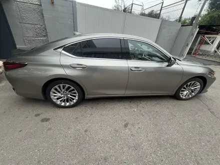 Lexus ES 250 2021 года за 24 000 000 тг. в Алматы – фото 6