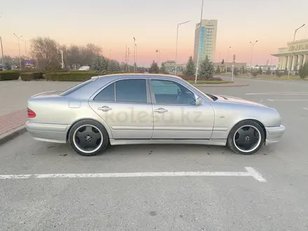 Mercedes-Benz E 320 1999 года за 4 200 000 тг. в Талдыкорган – фото 5