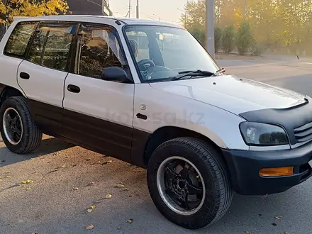 Toyota RAV4 1995 года за 3 400 000 тг. в Семей – фото 2