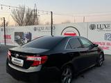 Toyota Camry 2014 года за 9 690 000 тг. в Шымкент – фото 3