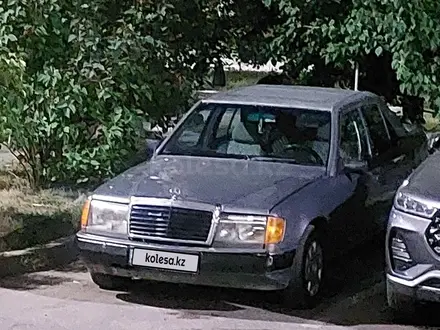 Mercedes-Benz E 230 1989 года за 650 000 тг. в Алматы