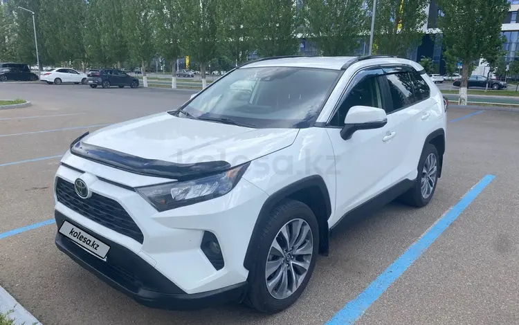 Toyota RAV4 2020 года за 13 500 000 тг. в Астана