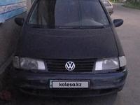 Volkswagen Sharan 1998 годаүшін1 700 000 тг. в Алматы
