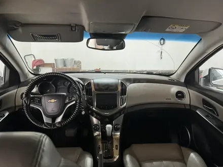 Chevrolet Cruze 2014 года за 2 900 000 тг. в Атырау – фото 2