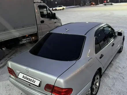 Mercedes-Benz E 320 1997 года за 2 470 000 тг. в Караганда – фото 20