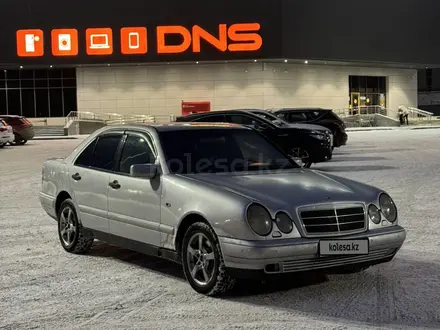 Mercedes-Benz E 320 1997 года за 2 470 000 тг. в Караганда – фото 21