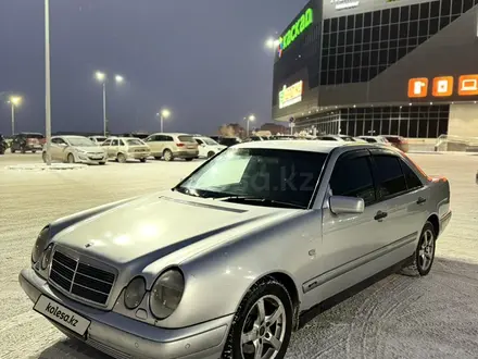 Mercedes-Benz E 320 1997 года за 2 470 000 тг. в Караганда – фото 23