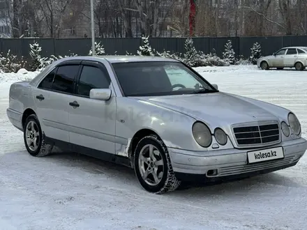 Mercedes-Benz E 320 1997 года за 2 470 000 тг. в Караганда – фото 4